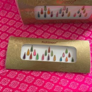 VELVET BINDIS WITH RHINESTONES - Teardrop Shape